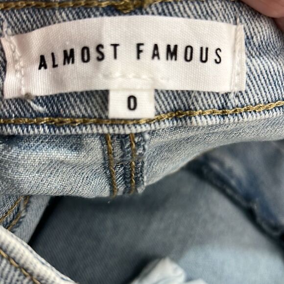 Almost Famous Super High rise wide leg light wash jeans size 0 NWT - Picture 10 of 13